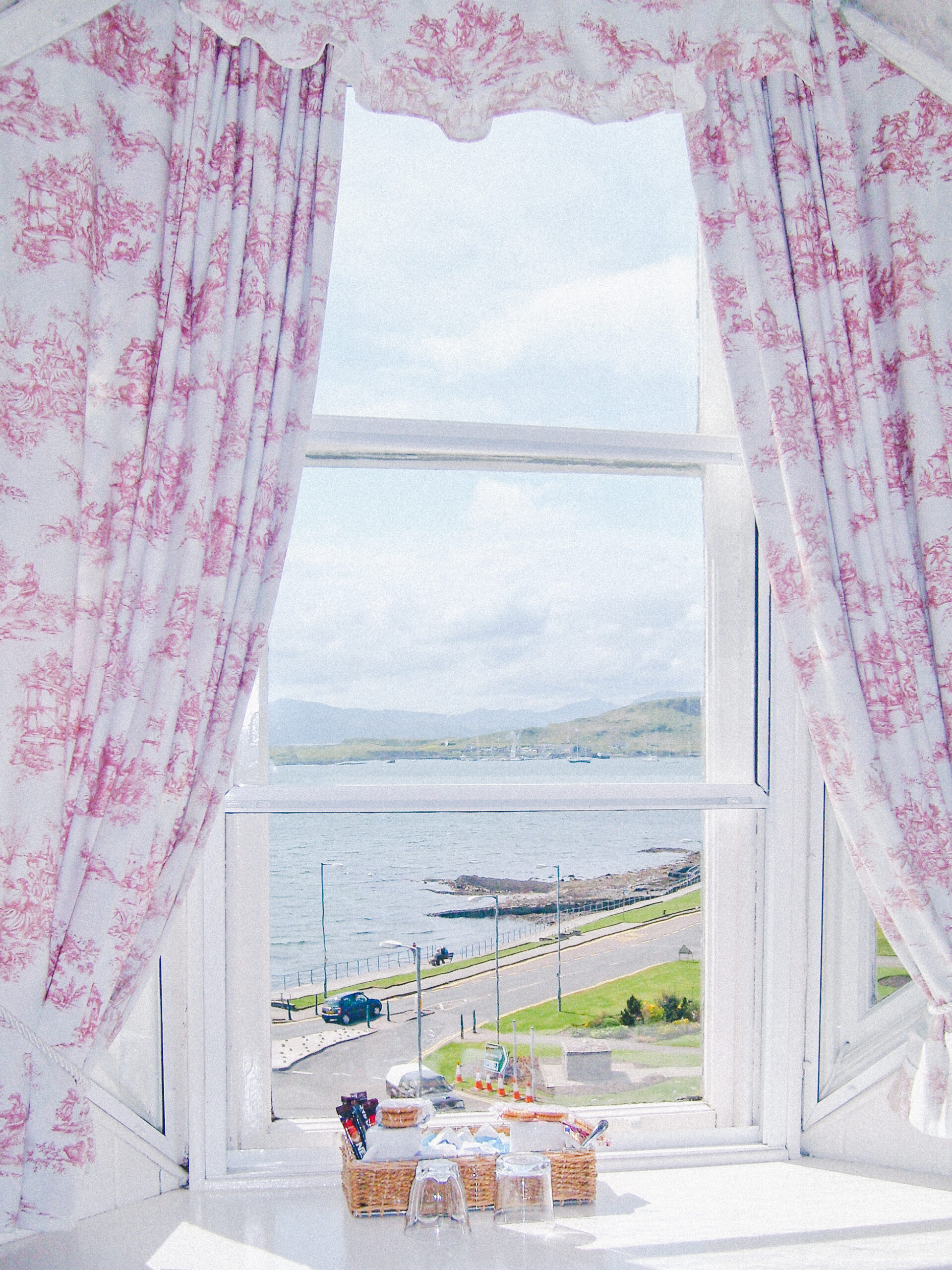 044-scotland-curtain-view-bed-and-breakfast-225x300
