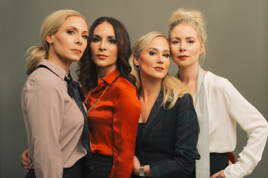 Sussie Mellstedt, Sussie Mellstedt Photography, Eva Röse, Alexandra Rapaport, Julia Dufvenius, Anja Lundqvist, Heder, Viaplay Original, kändisfotograf, porträttfotograf, skådespelare, Stockholm Eva Röse, Alexandra Rapaport, Julia Dufvenius och Anja Lundqvist i officiella promobilder för TV-serien Heder. Fotograferade av Sussie Mellstedt, prisbelönt kändisfotograf och porträttfotograf i Stockholm. Professionella skådespelarporträtt för Viaplay Original. Hår och makeup av @whatwendeladid, tv, bigster, sussie mellstedt photography